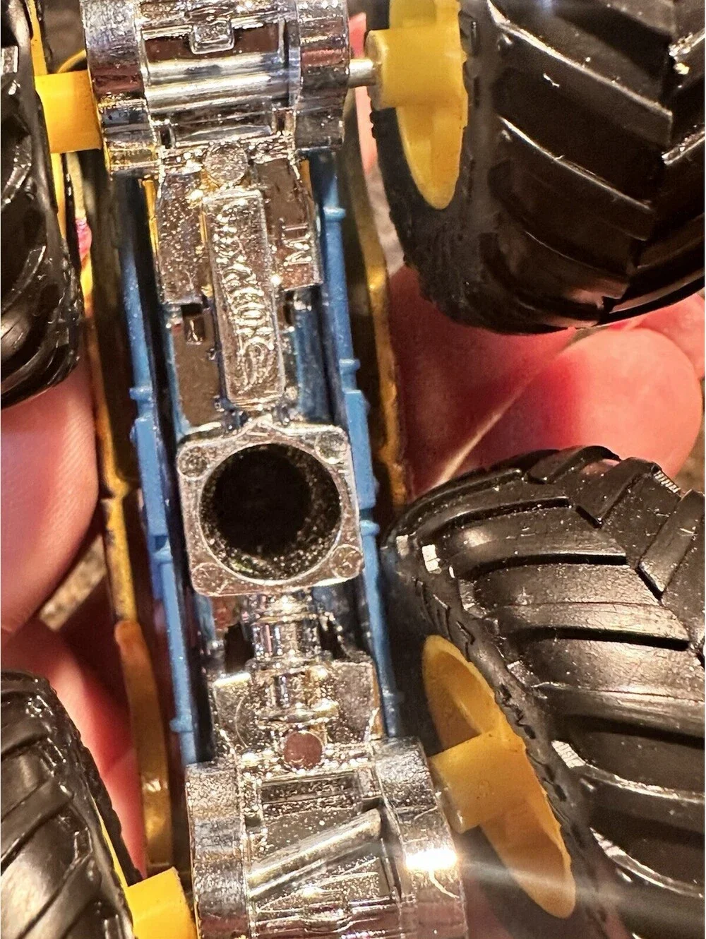 Hot Wheels Monster Trucks Chassis Snapper 1/64 Scale Diecast